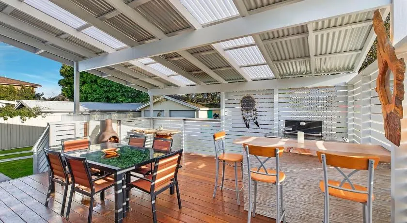 Blue Summer House - Image 1