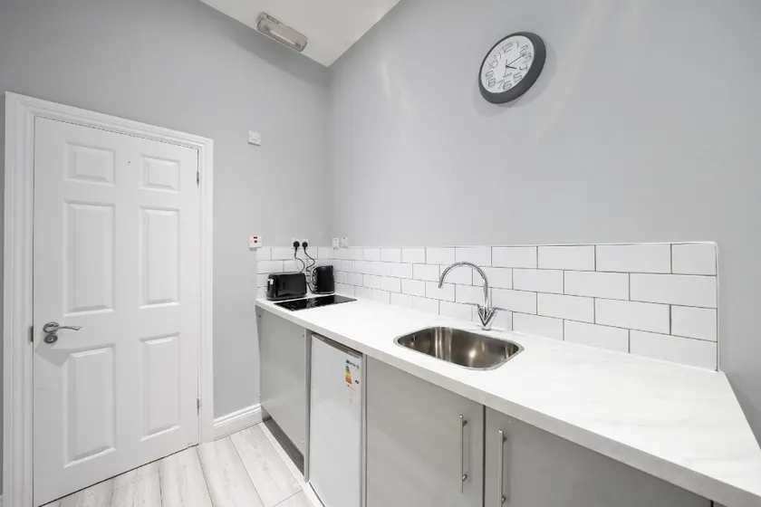 Balmoral Apartments - Image 1