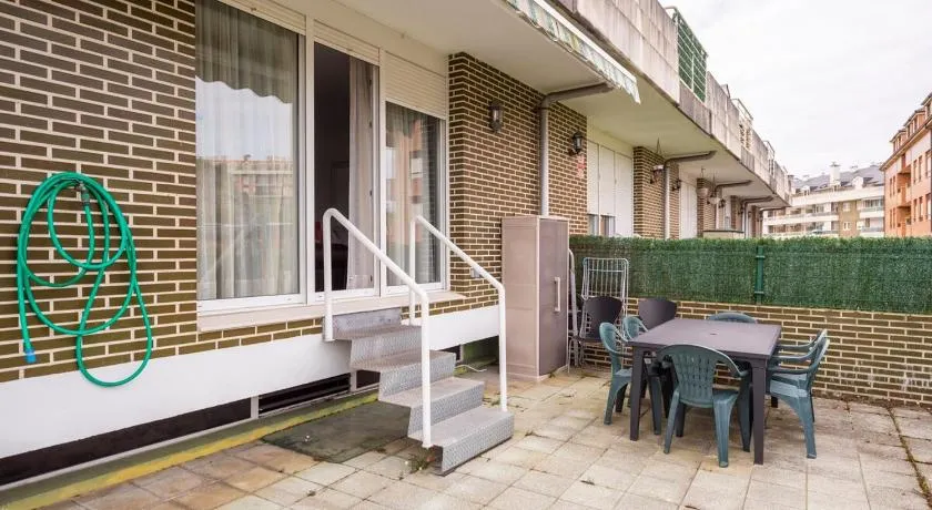 Chalet adosado con piscina terraza y garaje - Image 1