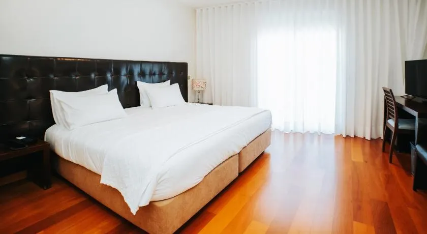 Eirado Hotel - Image 1