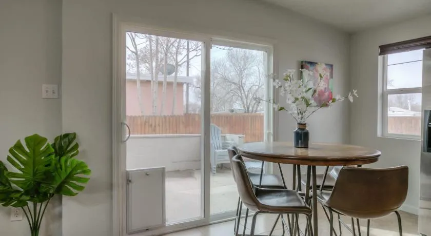 Pitt Paradise Pet Friendly Oasis - An Irvie Home - Image 1