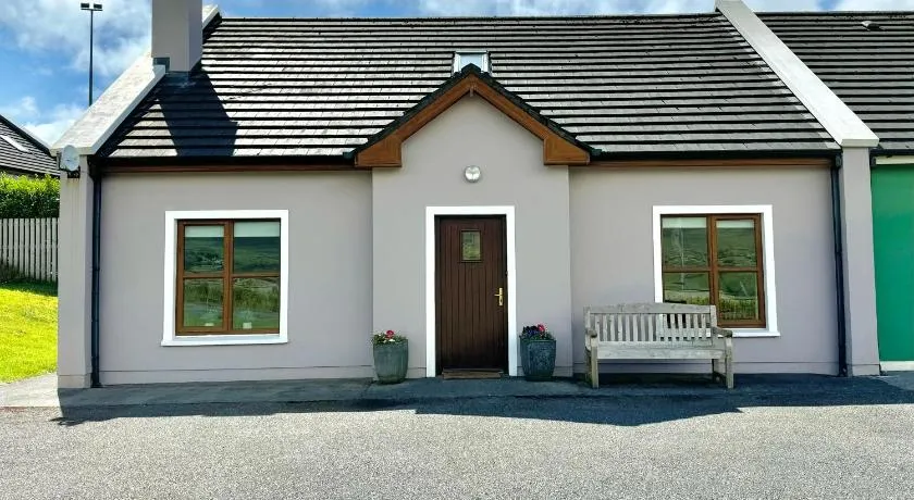 House No 3 Dingle Lispole Holiday Homes - Image 1