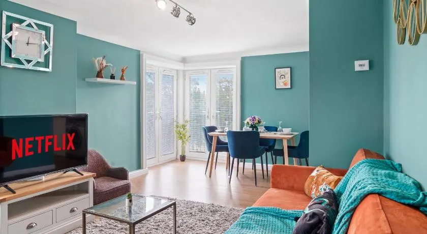 Beautiful 2 Bedroom Apartment MK Free Parking - Image 1