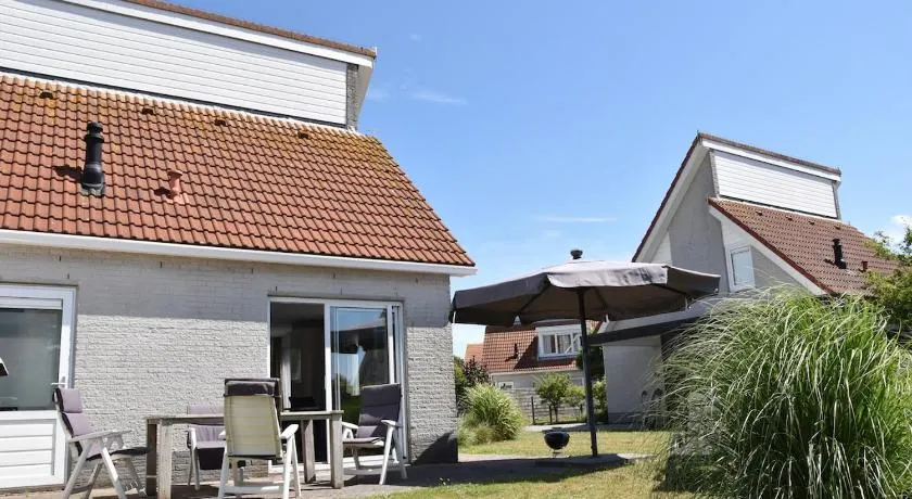 Beach,sea,and tranquility 6-person villa with sauna pet-friendly - Image 1