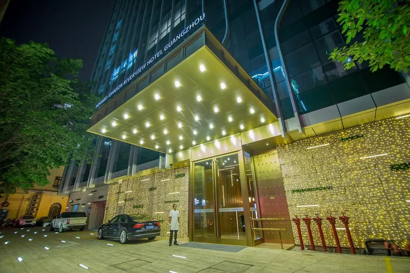 Howard Johnson Riverview Hotel Guangzhou - Image 1