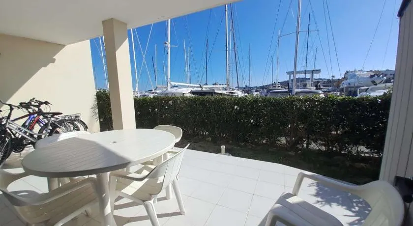 MARCOGVOILE - Golfe de Saint-Tropez - Agréable T2 cabine avec vue sur la marina - Image 1