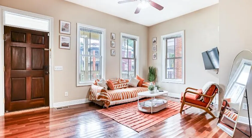 Near Starland & River St - Private Patio & BBQ - Parking - Image 1