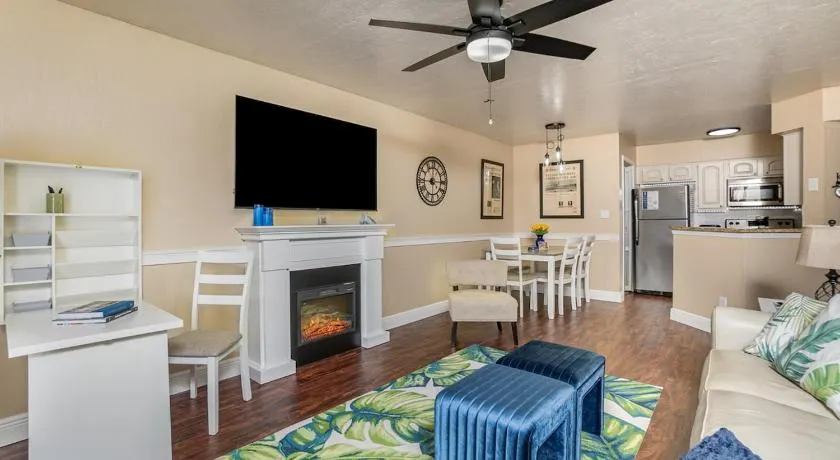 Elegant Ground Floor King Bed Condo - ME2 - Image 1