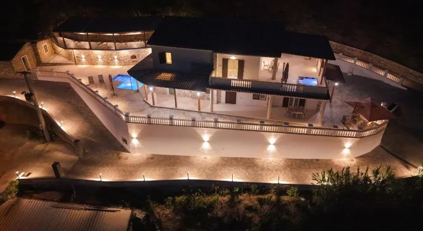 Mariluna Luxury Apartments - Image 1