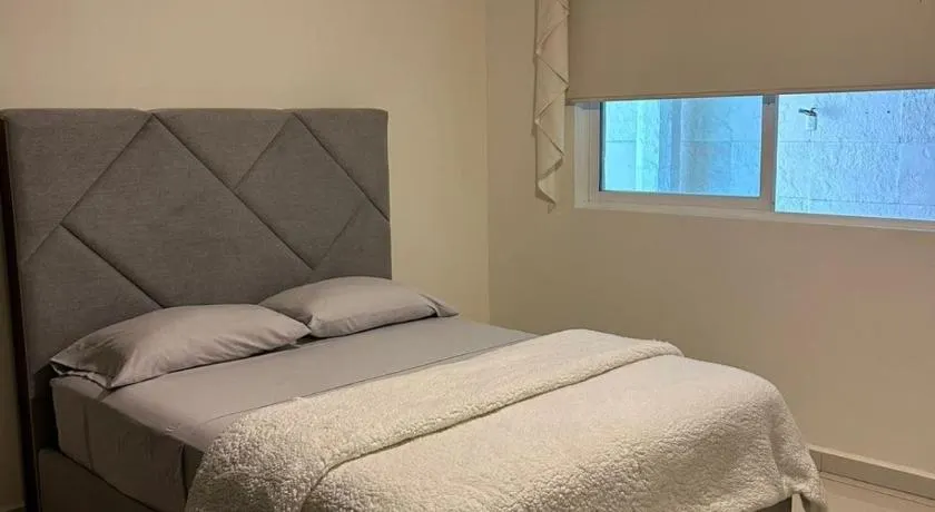 Spacious Apartment in Prime Location - Image 1