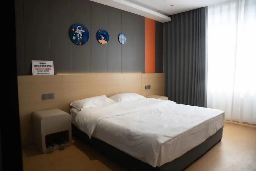 Mando Hotel - Image 1