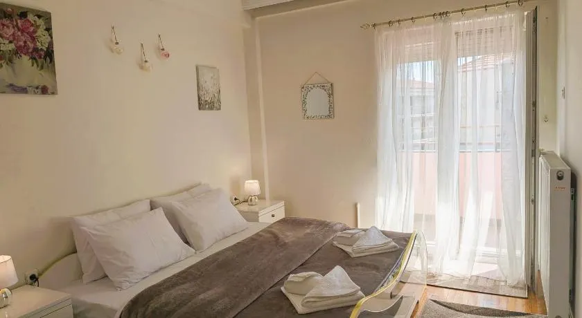 The Sunny Side Apartment - Image 1