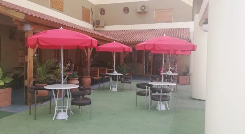 HOTEL CONTINENTAL COSQUIN - Image 1