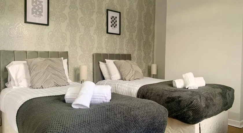 3 BDR Entire Home Sleeps Up to 5 Contractors & Families Long or Short Stay Free WiFi & Parking - Image 1