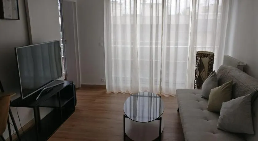 Your 28 m Studio RER B Paris Modern Convenient and Affordable - Image 1