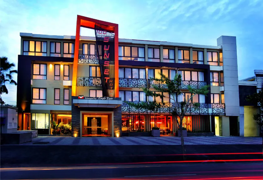 100 Sunset Kuta Hotel & Ballroom - Image 1