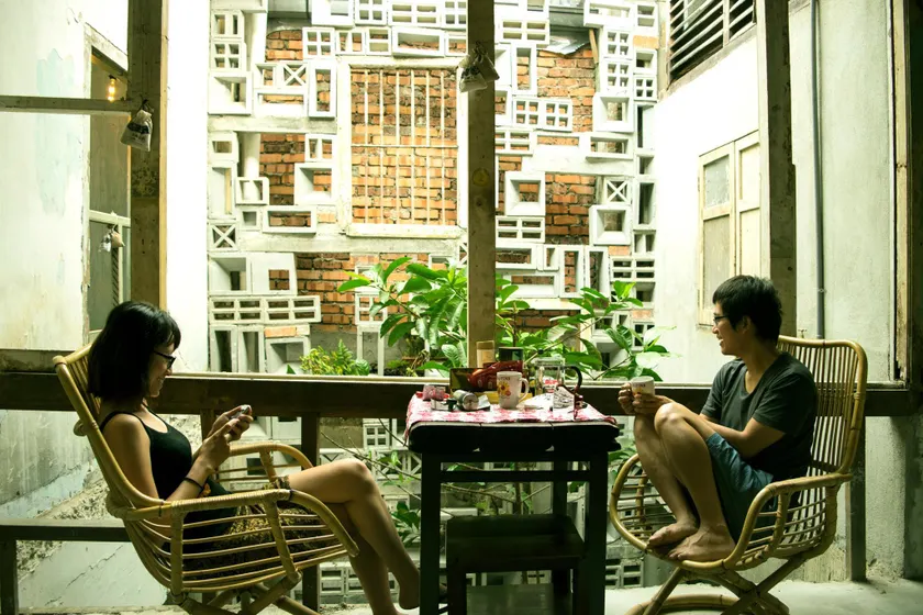 Chinatown Hostel by Mingle - Rooftop Private Jacuzzi with Bar - Image 1