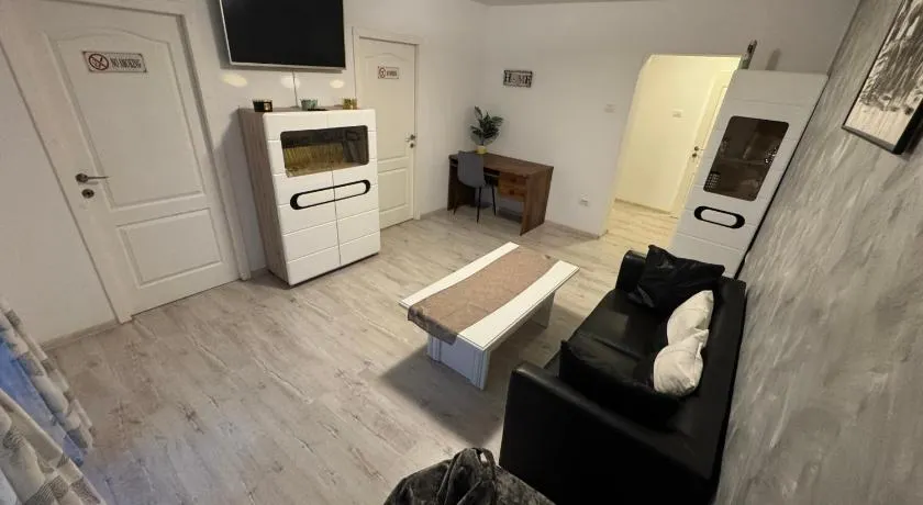 Apartament Ultracentral Modern 1 Pitesti - Image 1