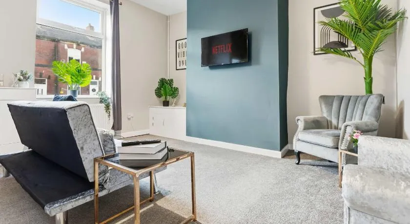 2 Bedroom House, ideal for contractors or larger groups - Image 1