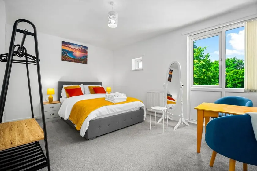 Luxury New House with free Parking - Image 1