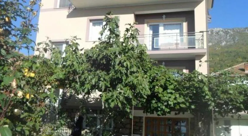 Guesthouse Zimovski - Image 1
