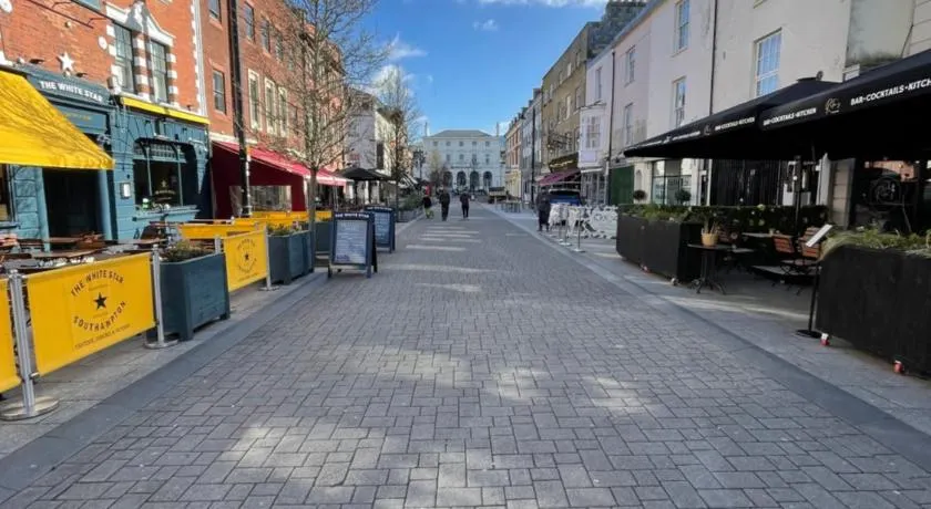 Oxford Street Stays - Image 1