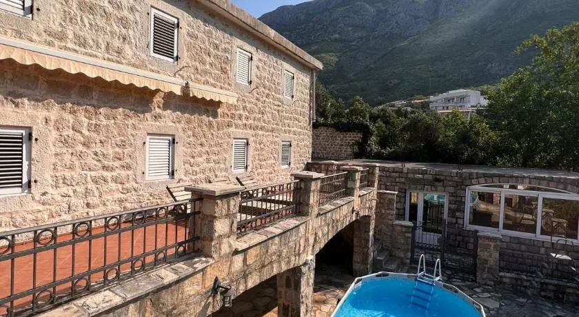 Vila Reževići - Image 1