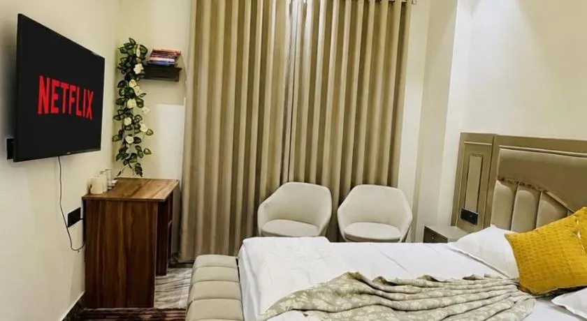 The Hidden Fern1BHK Private Stay Gurgaon Balcony - Image 1