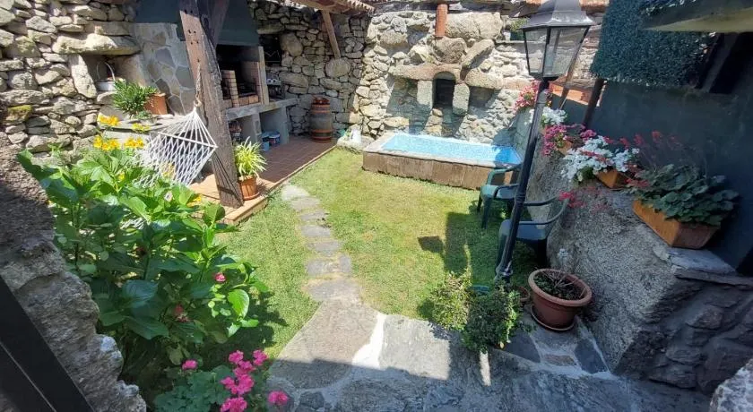 Casa de pueblo en Galicia, A Forneira - Image 1