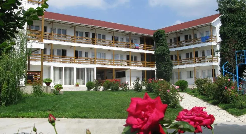 Hostel White Inn - Image 1