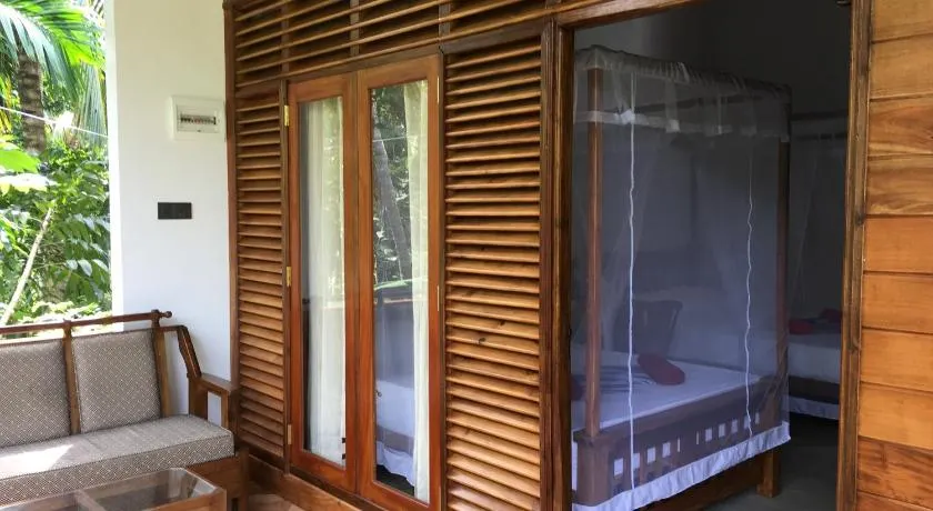 Gold ocean house - Image 1