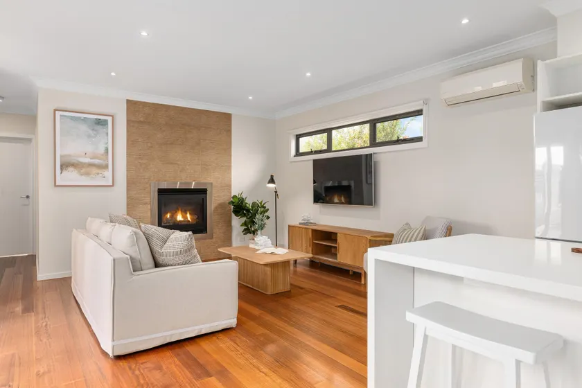 Luxurious 3-bed Home With Outdoor Spa - Image 1