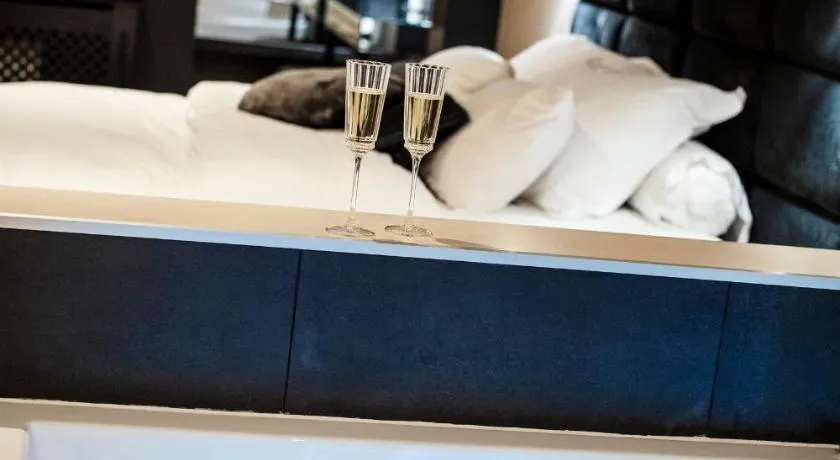 Hédoné Suite de luxe et Spa privatif - Image 1