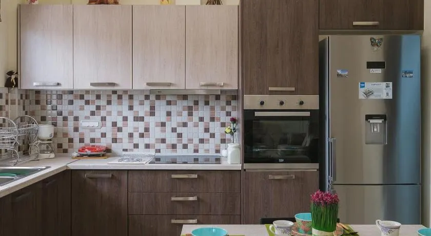 Spacious Home with Parking - Image 1