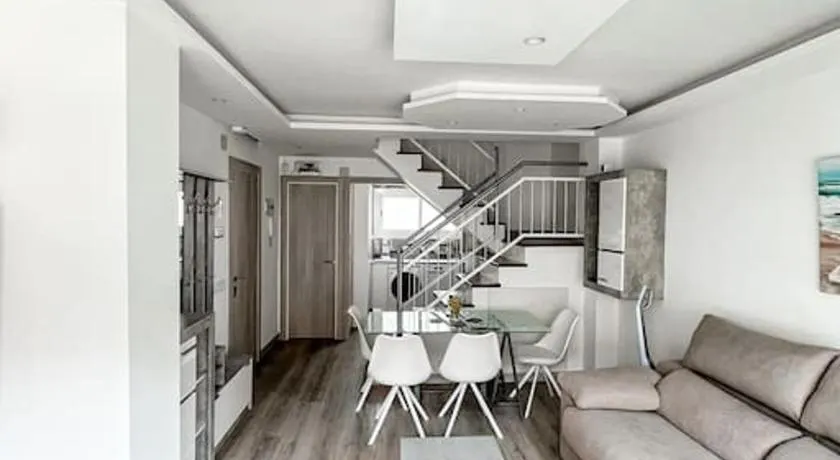Ferienwohnung 'Duplex Center' mit Balkon, WLAN und Klimaanlage - Image 1