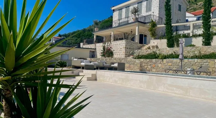 Villa Portico - Image 1