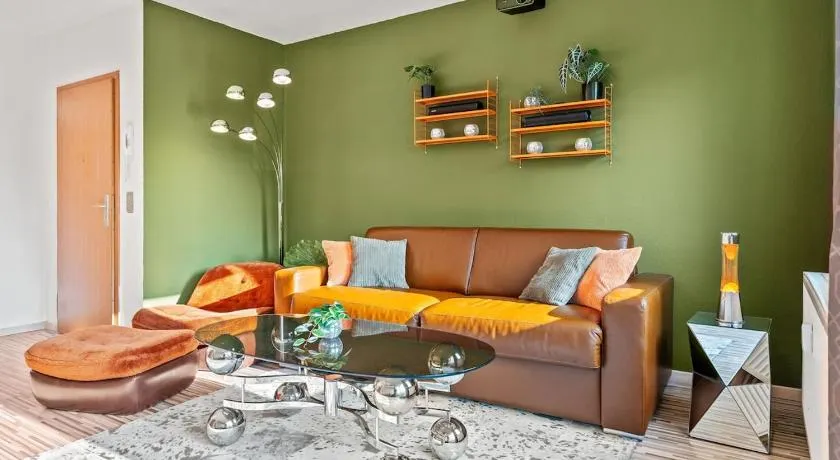 3 Zimmer, Beamer, Balkon, Disney Plus - Image 1