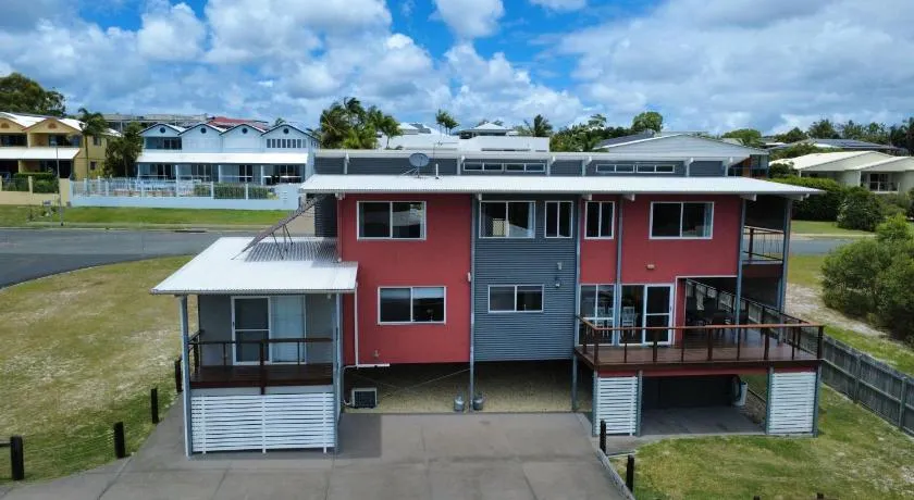 Big Red Beach House - Rainbow Beach - Wifi - Image 1