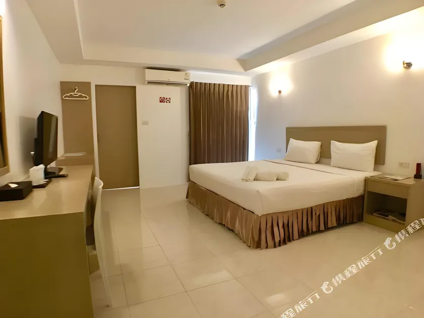 Trat Center Hotel - Image 1