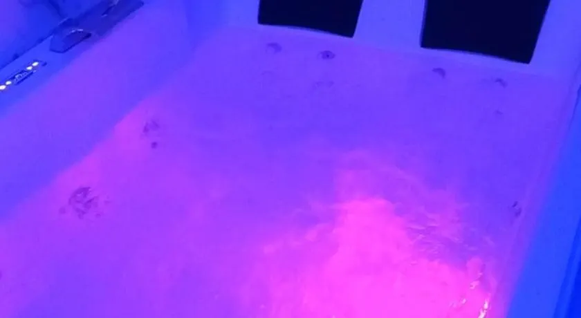 Jacuzzi Suite King - Image 1