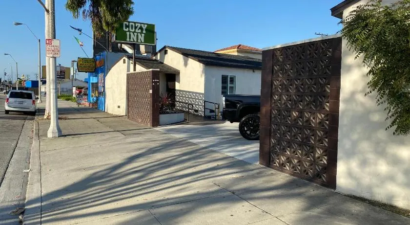 Cozy motel - Image 1