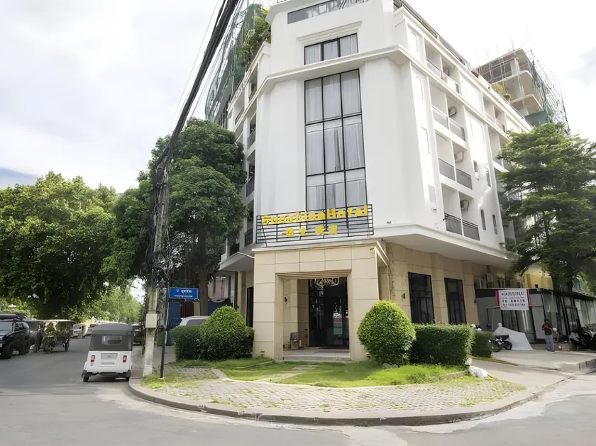 Sunshine Hotel - Image 1