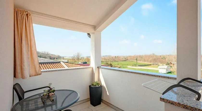 Apartment Rose II - Image 1