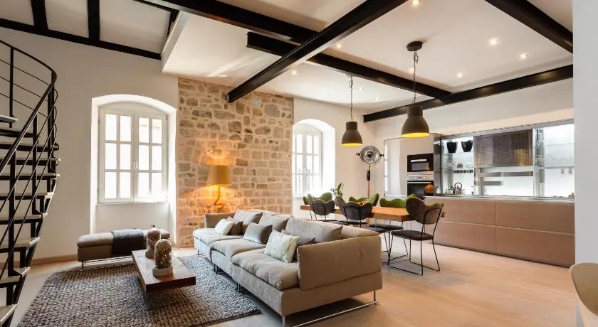 Old Town Luxury House - Image 1