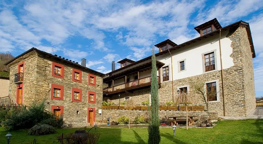 Hotel y apartamentos rurales L'Anceo - Image 1