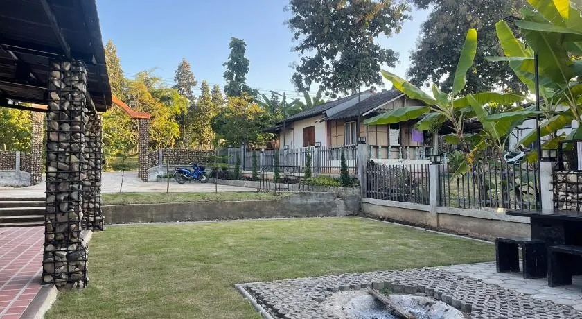 Country Home Pai - Image 1
