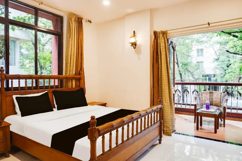 Super Townhouse Oak Prabhat Road - Image 1
