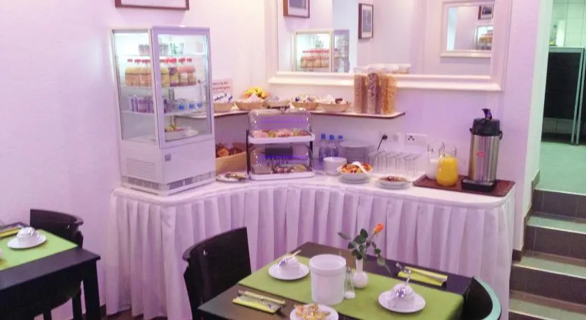 Hotel Rest Inn - Image 1