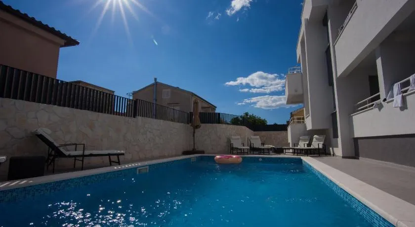 Residences Bellavista 3 - Image 1