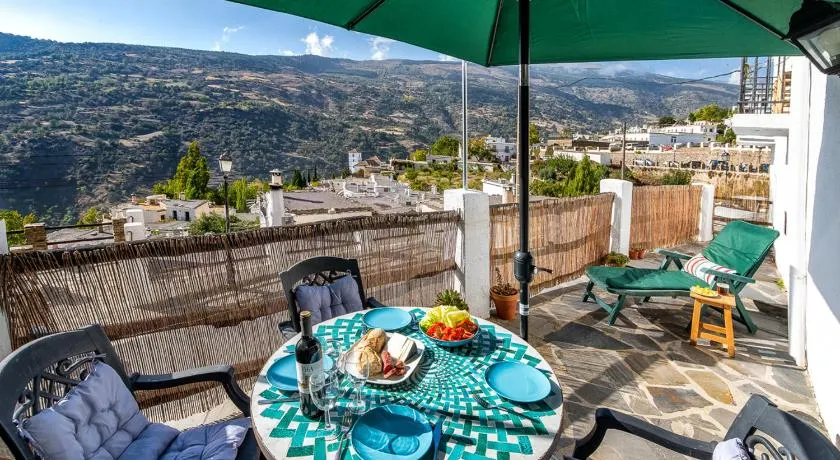 Casa La Soleá. Vistas al pueblo y la Sierra - Image 1